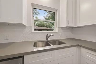 9 N Amburn Road, Texas City, TX 77591 - Photo 17