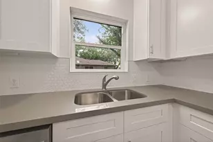 9 N Amburn Rd, Texas City, TX 77591 - Photo 17