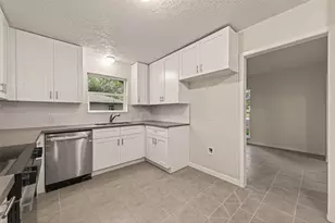 9 N Amburn Rd, Texas City, TX 77591 - Photo 15
