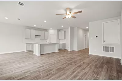 8207 Coral Drive, Texas City, TX 77591 - Photo 9