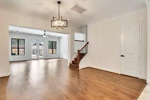 545 W 25th St, Houston, TX 77008 - Photo 3