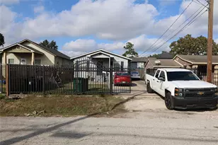 1009 Caplin St, Houston, TX 77022 - Photo 7