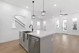 712 W Donovan St, Houston, TX 77091 - Photo 11