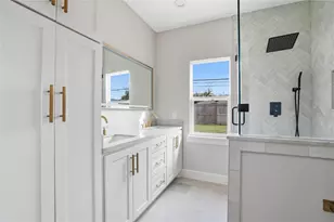 10411 Londonderry Dr, Houston, TX 77043 - Photo 13