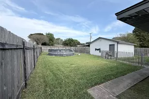1720 17th Ave N, Texas City, TX 77590 - Photo 15