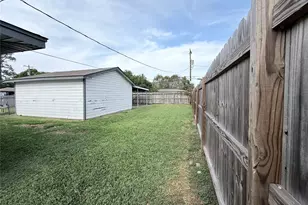 1720 17th Ave N, Texas City, TX 77590 - Photo 23