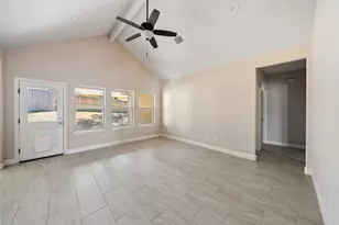 2028 E Lake Dr, Huntsville, TX 77340 - Photo 11