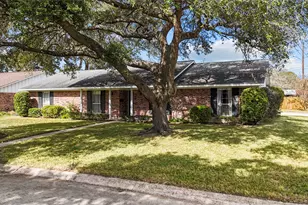 2206 Cedar Creek Dr, Baytown, TX 77520 - Photo 1