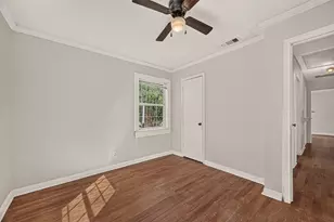 512 W Oak St, Highlands, TX 77562 - Photo 19