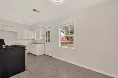 512 W Oak Street, Highlands, TX 77562 - Photo 11