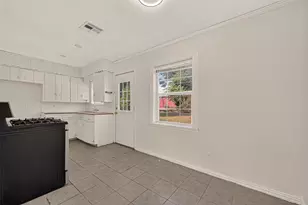 512 W Oak St, Highlands, TX 77562 - Photo 11