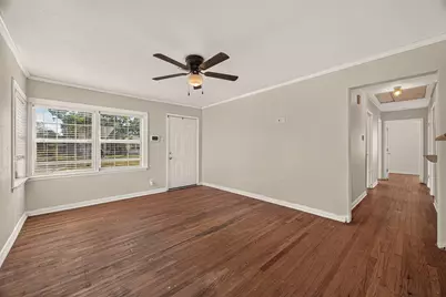 512 W Oak Street, Highlands, TX 77562 - Photo 9