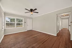 512 W Oak St, Highlands, TX 77562 - Photo 9
