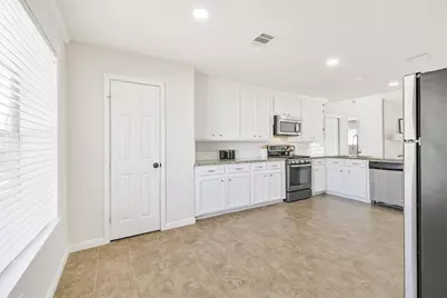 5104 Apple Springs Drive, Pearland, TX 77584 - Photo 7