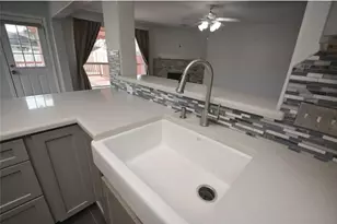 112 Glade Bridge Ct, Dickinson, TX 77539 - Photo 9