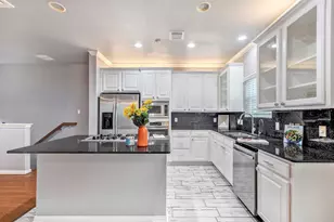 6115 S Arrowana Ln, Houston, TX 77036 - Photo 5