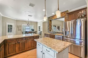 906 High Ridge Cir, Friendswood, TX 77546 - Photo 13