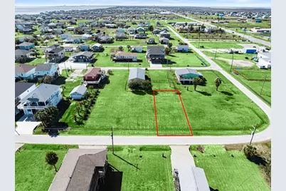 979 Wommack, Crystal Beach, TX 77650 - Photo 3