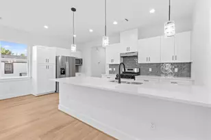 8403 Sunnyhill St, Houston, TX 77088 - Photo 11
