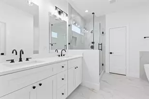 8403 Sunnyhill St, Houston, TX 77088 - Photo 17