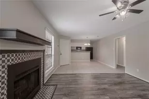 2401 Sycamore Ave, Huntsville, TX 77340 - Photo 9