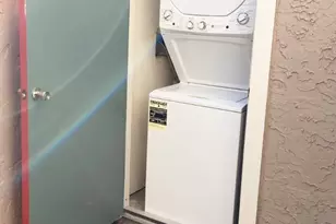 10855 Meadowglen Ln, Houston, TX 77042 - Photo 7