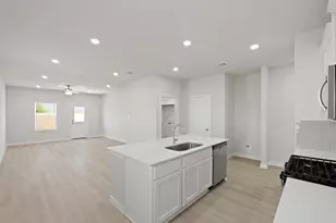 400 Long Br Dr, Dayton, TX 77535 - Photo 5