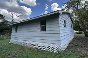 3918 N Sycamore St, Bedias, TX 77831 - Photo 9