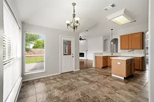 510 Cedar Point Dr, League City, TX 77573 - Photo 7