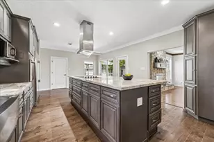 1030 Crossroads Dr, Houston, TX 77079 - Photo 9