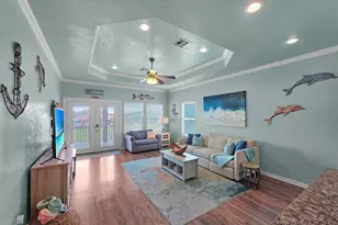 979 Palm Ridge Dr, Crystal Beach, TX 77650 - Photo 9