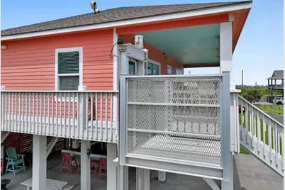 979 Palmridge Drive, Crystal Beach, TX 77650 - Photo 7