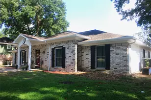 10108 Woodhollow Dr, Conroe, TX 77385 - Photo 3