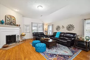 1922 Cadbury Castle Ln, Fresno, TX 77545 - Photo 9