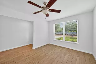 5727 Cartagena St, Houston, TX 77035 - Photo 5