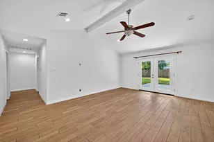 5727 Cartagena St, Houston, TX 77035 - Photo 9