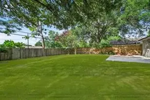 5727 Cartagena St, Houston, TX 77035 - Photo 37