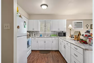 401 E Main Street, Brenham, TX 77833 - Photo 11