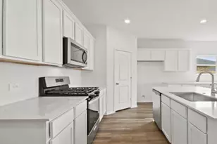 3008 Emerald Ocean Dr, Katy, TX 77493 - Photo 3