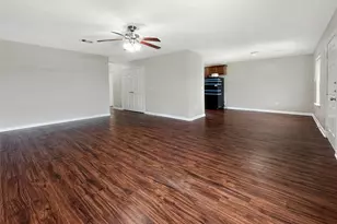 7426 Blue Jay Dr, Texas City, TX 77591 - Photo 3