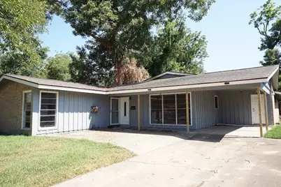 206 Carnation Street, Lake Jackson, TX 77566 - Photo 1