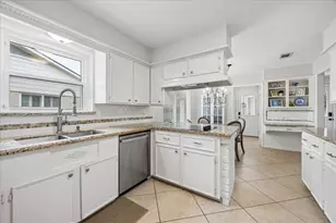 10802 Piping Rock Ln, Houston, TX 77042 - Photo 7