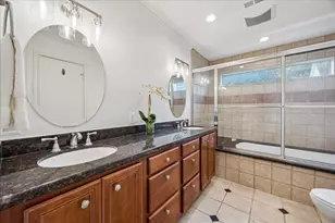 10802 Piping Rock Ln, Houston, TX 77042 - Photo 15