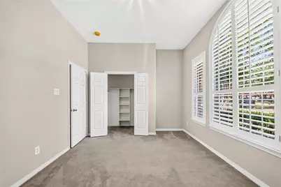 1470 Sherwood Park Circle, Houston, TX 77043 - Photo 9