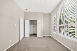 1470 Sherwood Park Cir, Houston, TX 77043 - Photo 9