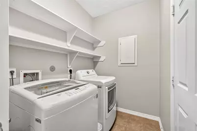 1470 Sherwood Park Circle, Houston, TX 77043 - Photo 11