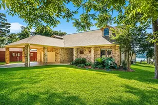 15920 Malibu E, Willis, TX 77318 - Photo 3