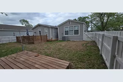 1206 Nelson Street, Yoakum, TX 77995 - Photo 11