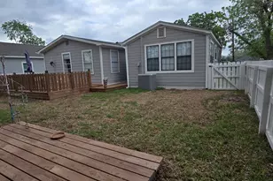 1206 Nelson St, Yoakum, TX 77995 - Photo 11