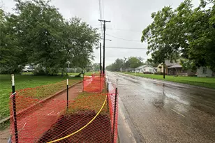 501 E 6th St, Cameron, TX 76520 - Photo 5
